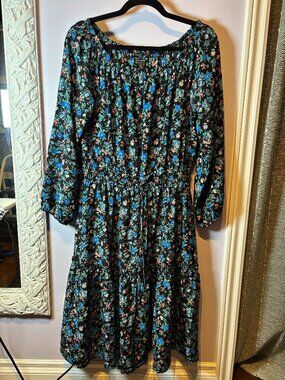 Beautiful Club Monaco Silk Dress with Drawstring Waist Ruffle Detail Size 10